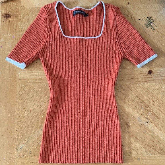 Elegant Rust Ribbed Sweater - Picture 4 of 4